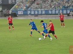 爱游戏体育app下载-篮球比赛中某队员全场各种犯规达六次自动退出比赛