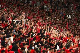 篮球比赛中某队员全场各种犯规达六次自动退出比赛